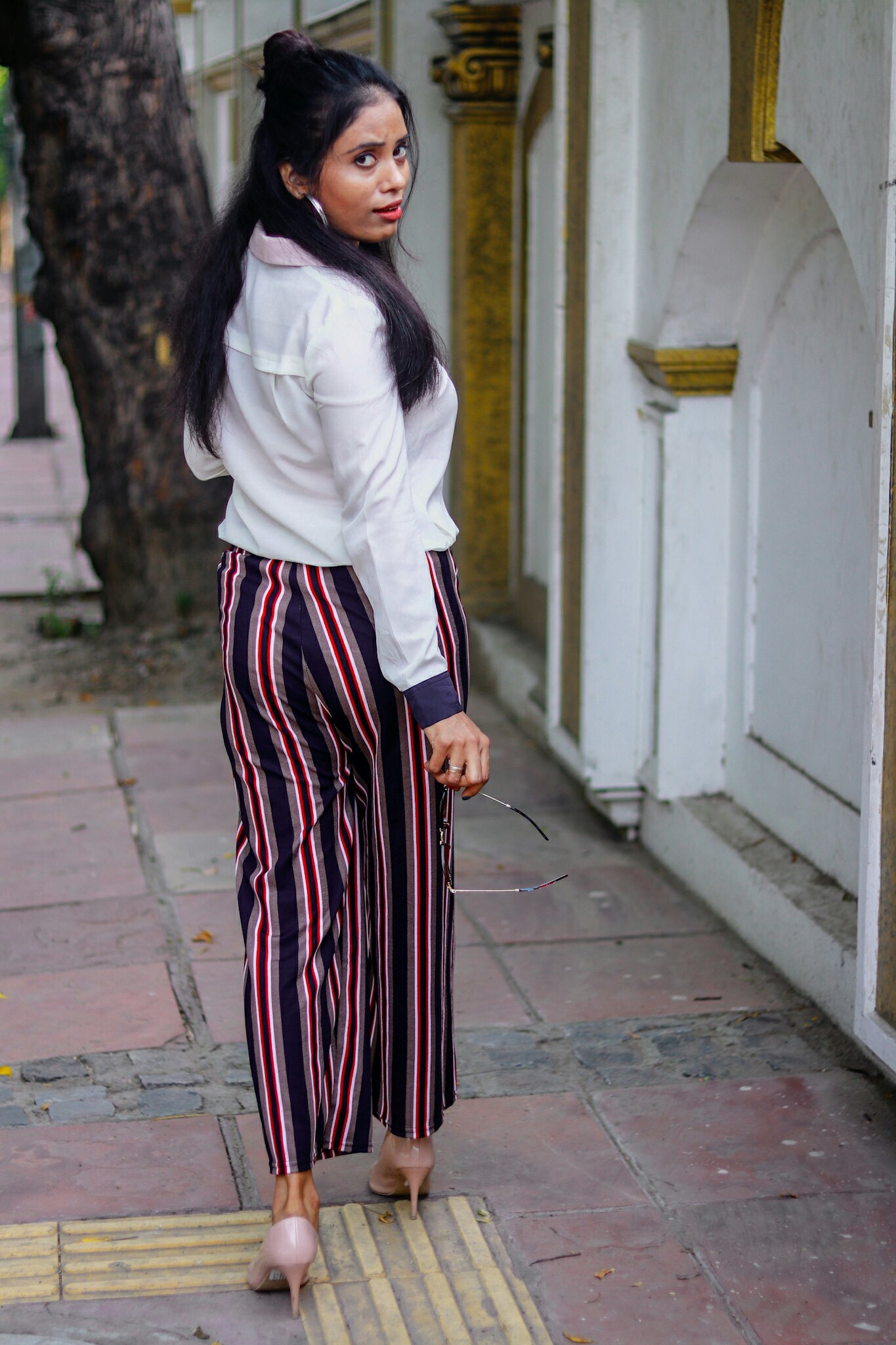How to Wear Striped Pants - Outfitmag.com